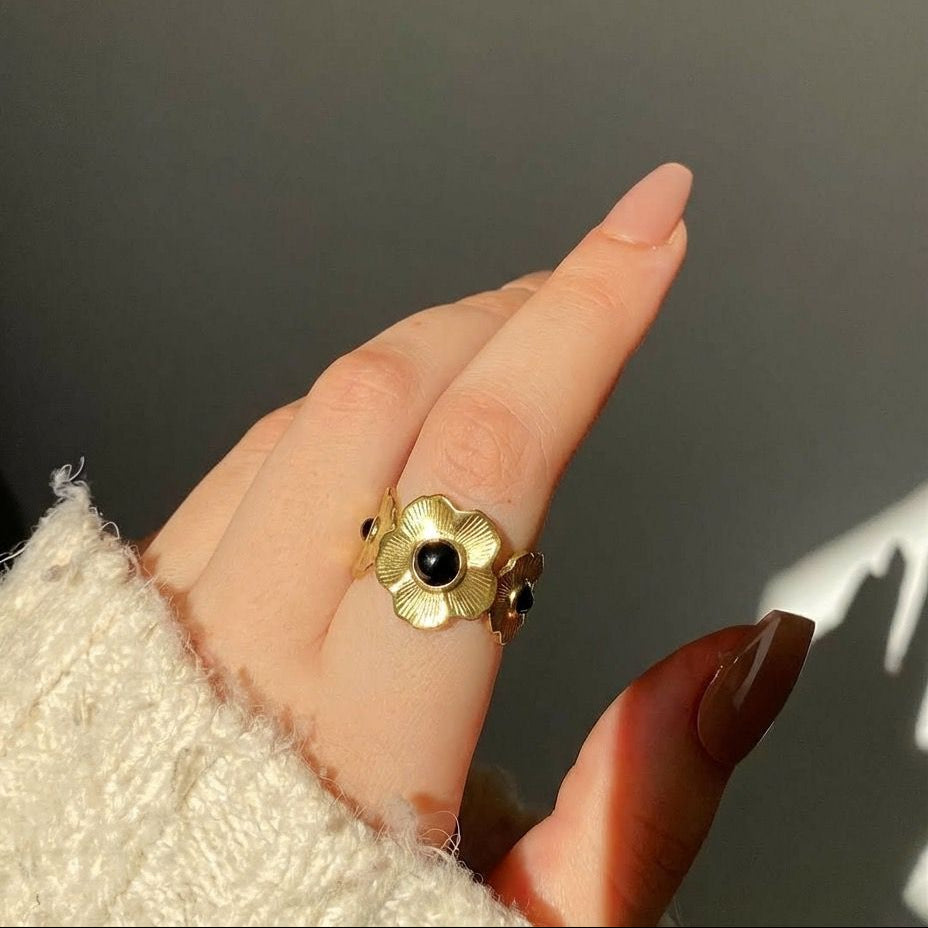 Black Flory Ring